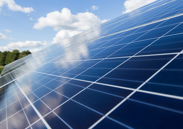 Desbloqueando el poder del sol: los beneficios de la instalación de placas solares